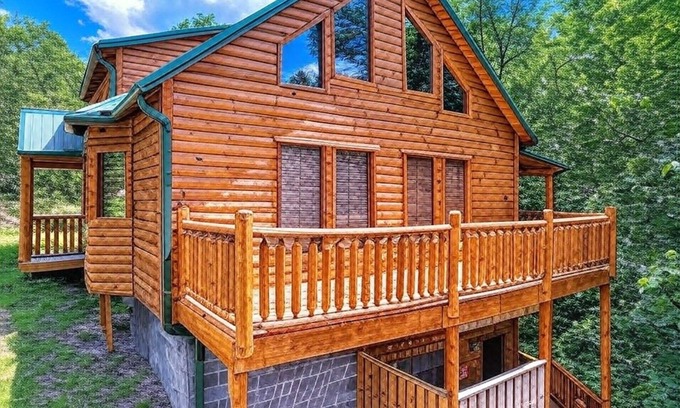 Pigeon Forge Cabin | Pine Haven Hollow, Game Room, WIFI, Hot Tub, $1089 FREE tickets each paid day!