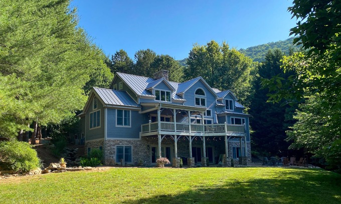 Fairview House | Pine Hollow | An Asheville Luxury Timber-Frame Home w/Hot Tub, Weddings, and More