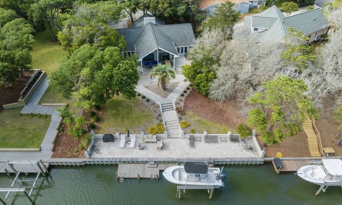 Pine Knoll Shores House | Pine Knoll Shores Canal, NC Comfortable Beach Get-Away