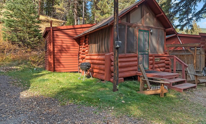 Cheyenne Crossing Cabin | Pine Knot Cabin With Sleeping Porch