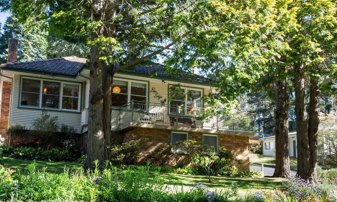Blackheath House | Pine Lodge in Blackheath