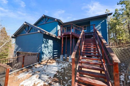 The Village House | Pine Meadow All Seasons Lodge - Luxurious 4 BR, Sleeps 16, Village Area
