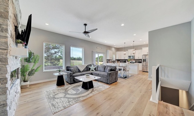 Lincoln House | Pine Meadows Retreat - Pet Friendly