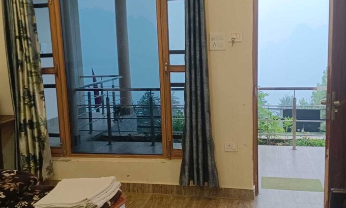 Auli Hotel | Pine Palace Homestay