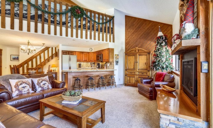 Four O'Clock Condo | Pine Ridge 7E: Ski-In/Ski-Out 3-bed condo in Breckenridge with mountain views for 8 guests.