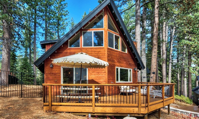 Tahoe Paradise Cabin | Pine Ridge Cabin: Stylish A-Frame - BBQ, Hot Tub, Games
