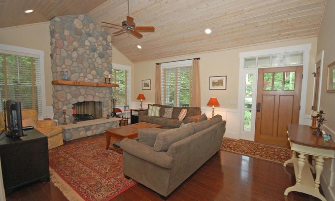 Glen Arbor House | Pine Trace 27