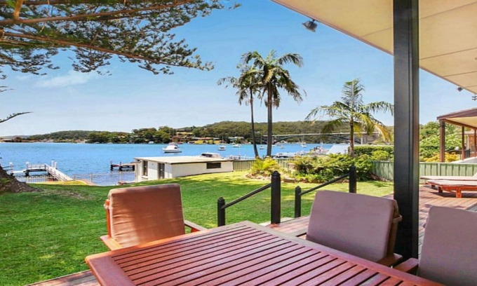 Blackwall House | PINE TREE COTTAGE - WATERFRONT