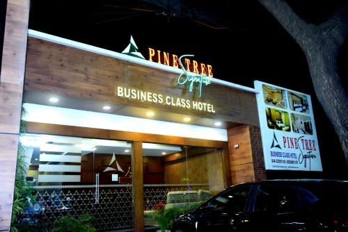 Little Mount Hotel | Pine Tree Signature