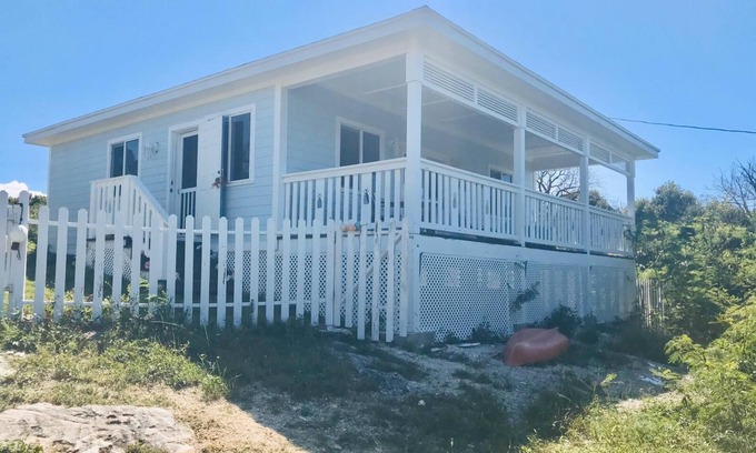 Rainbow Bay Cottage | Pineapple Blues.Big Bang for your Buck