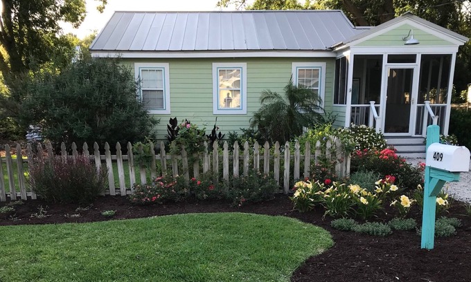 Kings Terrace House | Pineapple Cottage- Pup friendly, 2 bed/2 bath home on south end of SSI