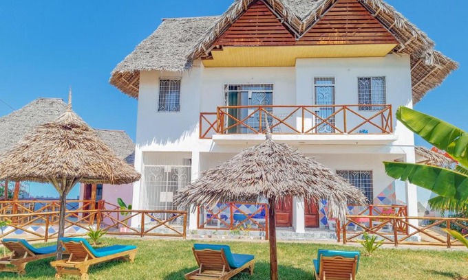 Nungwi Bed & Breakfast | Pineapple House