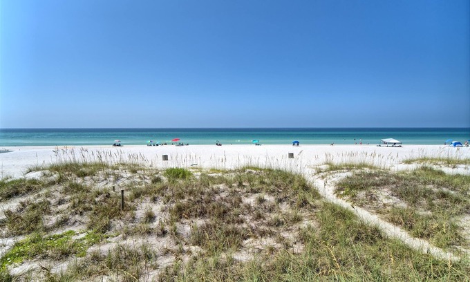 West Panama City Beach Hotel | Pineapple Villas on Laguna Beach