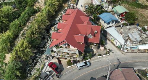 Kabayan Hostel | Pinecone Lodge & Restaurant
