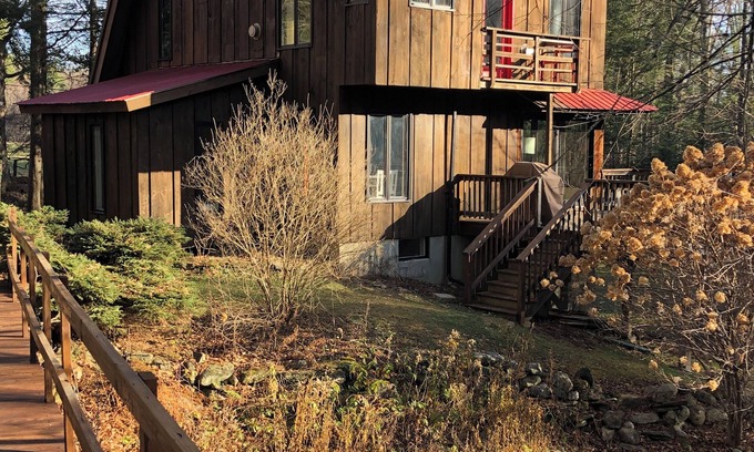 Williamsville House | Pinecone Pond, nestled in Southern Vermont with its own pond and babbling brook