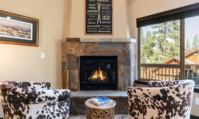 Truckee House | Pinecrest at Winter Creek By Tahoe Getaways - Hot Tub, Walk To Downtown Truckee