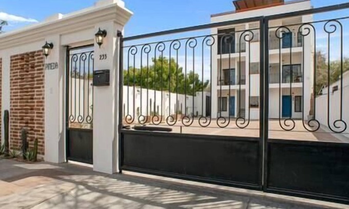 La Paz Apartment | Pineda Suite #101 TWO blocks from The Malecón