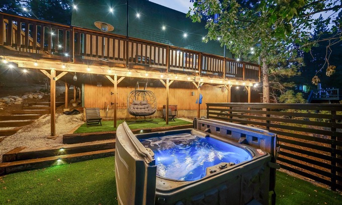 Sugarloaf Cabin | PineDenCabin: HotTub+Arcade+FirePit+EV Charger