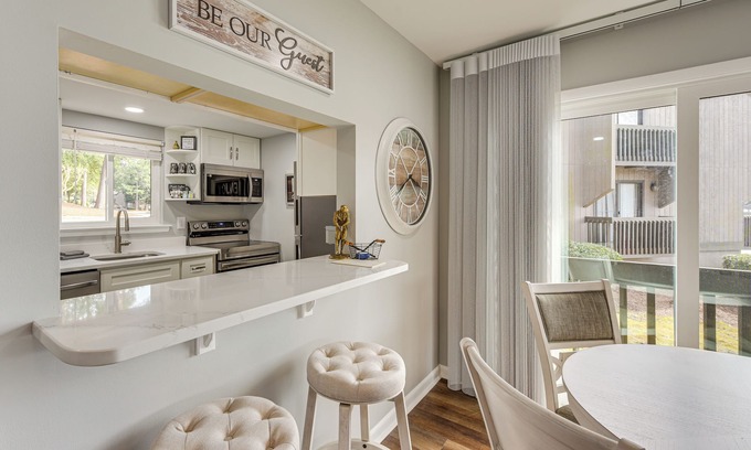 Pinehurst Apartment | Pinehurst Lake Condo: Water View & Community Perks