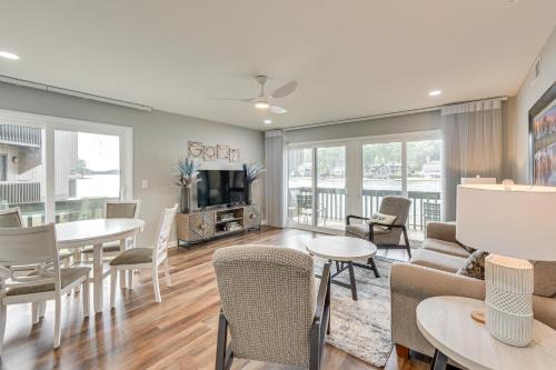 Pinehurst Apartment | Pinehurst Lake Condo Water View and Community Perks