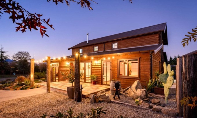 Albert Town House | Pinerock Hosted by NZSIR Luxury Rental Homes