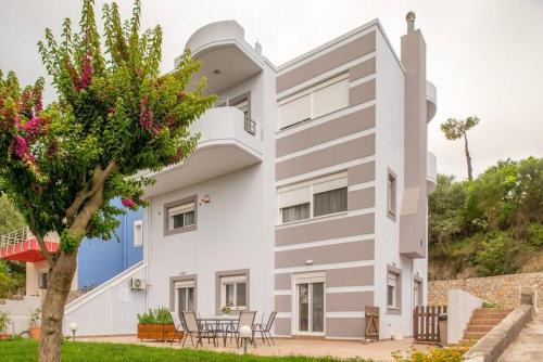 Petaloudes Villa | Pines Villa