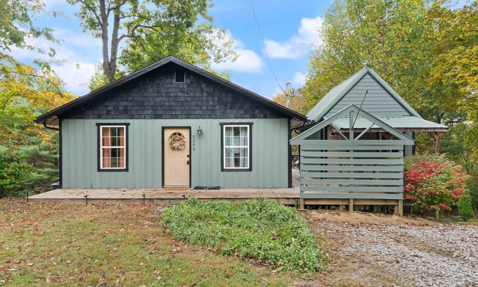 Taswell Cabin | Piney Owl nestled @ Patoka Lake