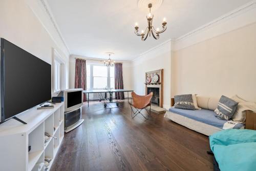 Belsize Apartment | Ping Pong Flat