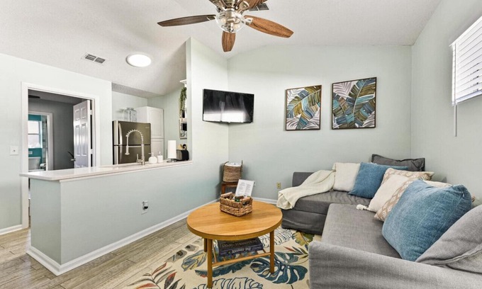 Jacksonville Beach House | Pink Dolphin 3| Beachside Cottage| Walk Everywhere