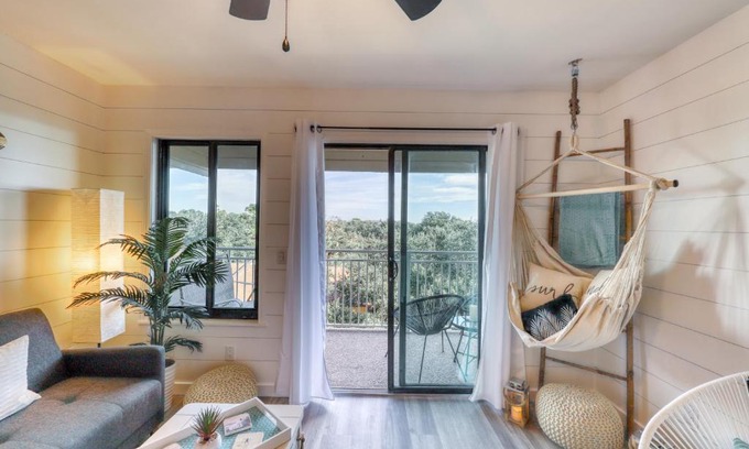 Hilton Head Island Apartment | Pink Pineapple