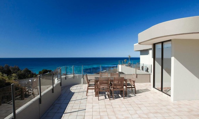 Forster Apartment | Pinnacle 701