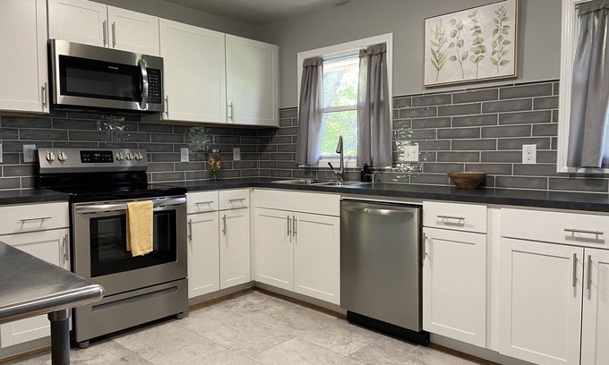 Pinnacle House | Pinnacle Cottage - 2 bedroom/1.5 bath - near Pilot Mountain State Park