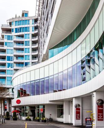 Lower Lonsdale Hotel | Pinnacle Hotel at the Pier