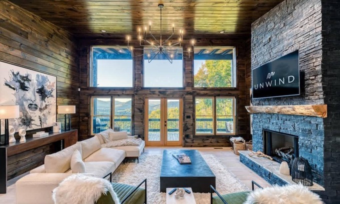 Epworth House | Pinnacle Place - The Height of Mountain Living