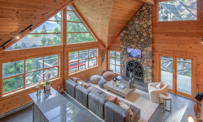 Upper Village House | Pinnacle Ridge 34 - Ski in Ski out, Private Hot Tub, Recently Renovated, Gas Fireplace