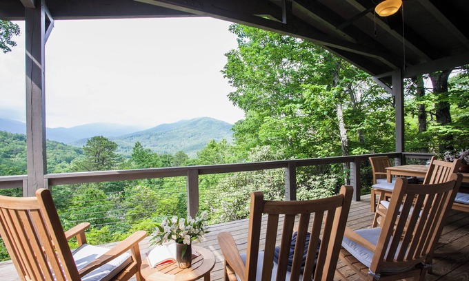 Black Mountain House | Pinnacle View | Stunning Mountain Views | 8 minutes to Downtown Black Mountain