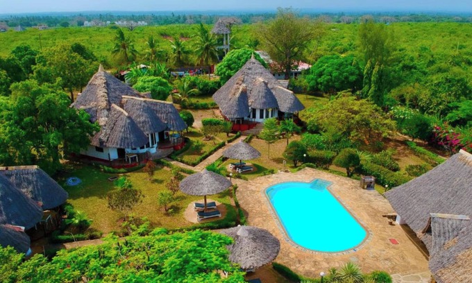 Galu Hotel | Pintadera Beach Lodge
