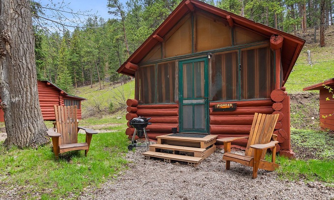 Cheyenne Crossing Cabin | Pioneer Cabin By Spearfish Creek