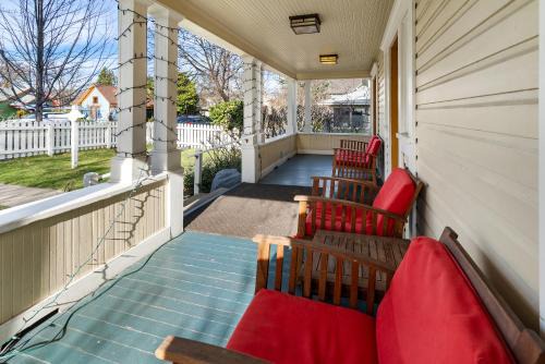 Historic Downtown District House | Pioneer Vacation Rentals - Pioneer South downtown Ashland