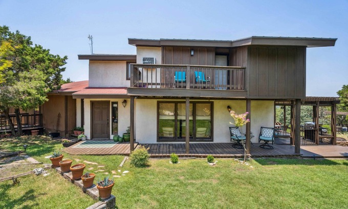 Pipe Creek House | Pipe Creek Escape w/Screened-In Porch & Hot Tub!