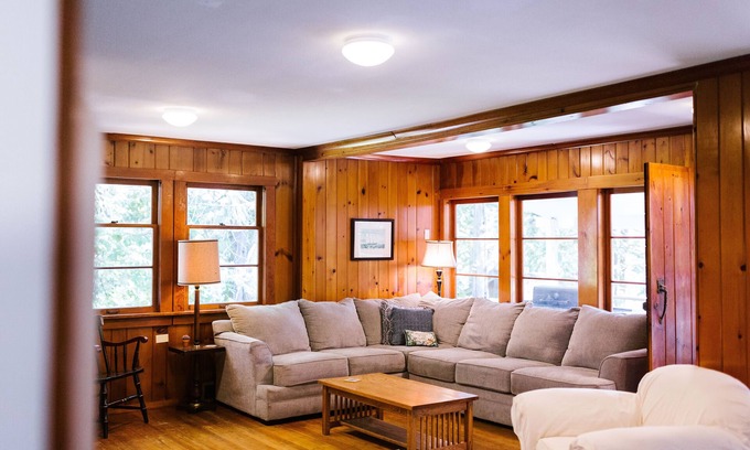 Maple Valley House | Pipe Lake Lodge - waterfront, dock, kayaks, WiFi, fireplace