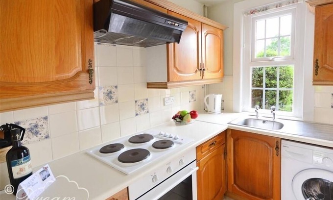 Evershot Cottage | PIPPINS, pet friendly, with a garden in Dorchester