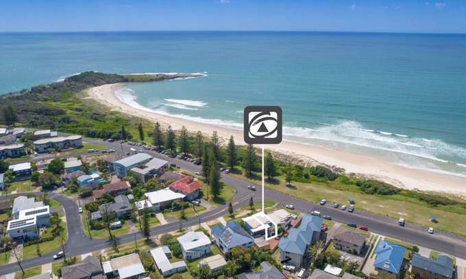 Yamba Apartment | Pippis on Pacific - fantastic two-level townhouse located opposite Yamba's beautiful Pippi Beach