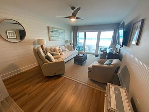 Sunnyside House | Pirate Cove Villas #111 by Emerald Coast Retreats