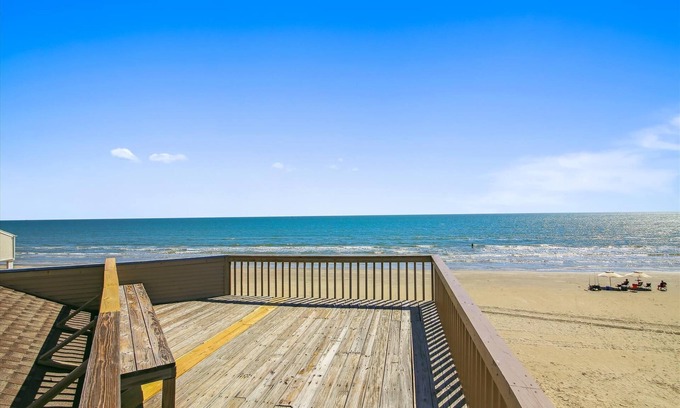 Pirates Beach House | Pirates' Beach Retreat | Pet Friendly, Beach Views