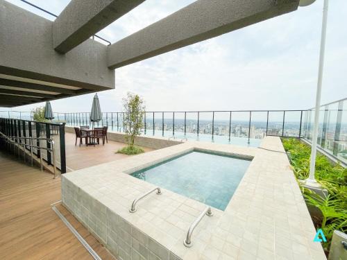 West Sector Apartment | Piscina no Rooftop, Studio Luxo, 27º Andar
