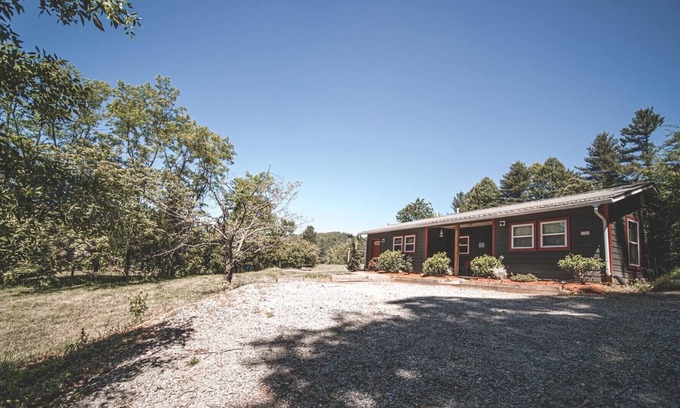 Pisgah Forest Cabin | Pisgah Adventure Cabin. Biking and hiking dream!
