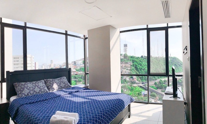Puerto Santa Ana Apartment | Piso 17 Penthouse con Vista Increíble! Puerto Santa Ana