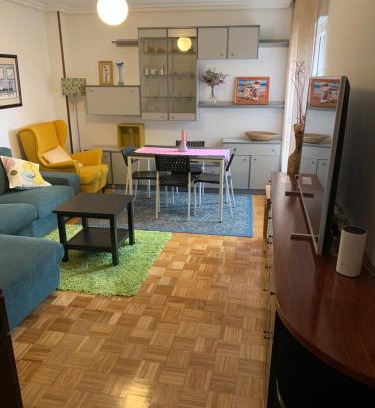 La Corredoria y Ventanielles Apartment | Piso Centro Estación de Autobuses-Tren Con Garaje