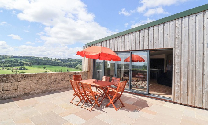 Honiton Cottage | PIT CLOSE, pet friendly, luxury holiday cottage in Dalwood